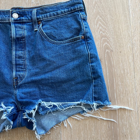 Levi's 501® High Rise Button Fly Denim Cut Off Shorts Size 31 - Picture 4 of 13